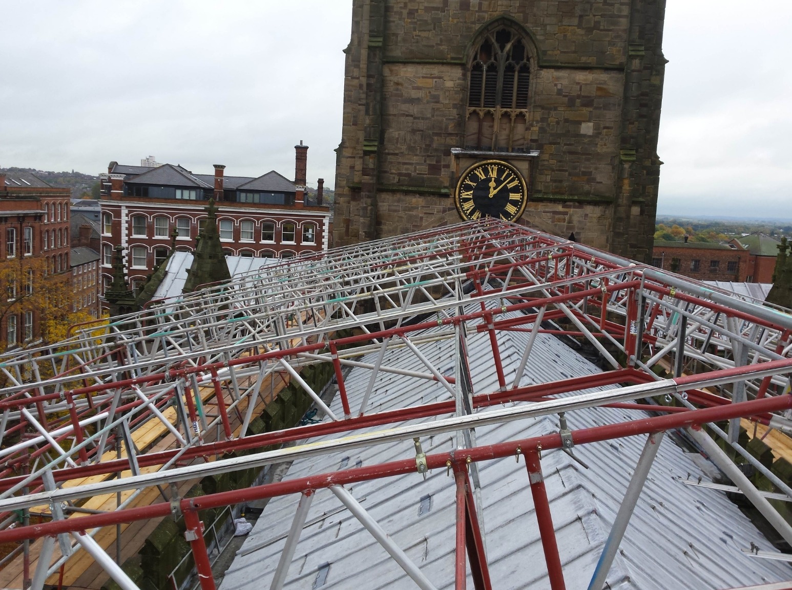 Specialist scaffolding solutions for a building project Specialist scaffolding solutions for a building project